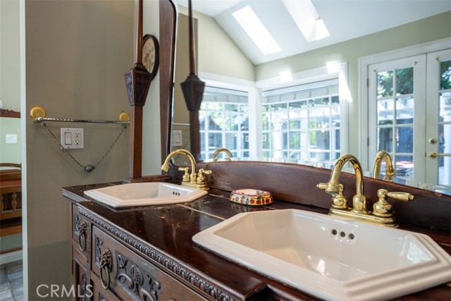 4928 Willowcrest Avenue