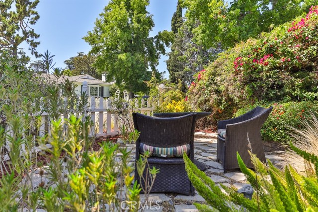 4928 Willowcrest Avenue