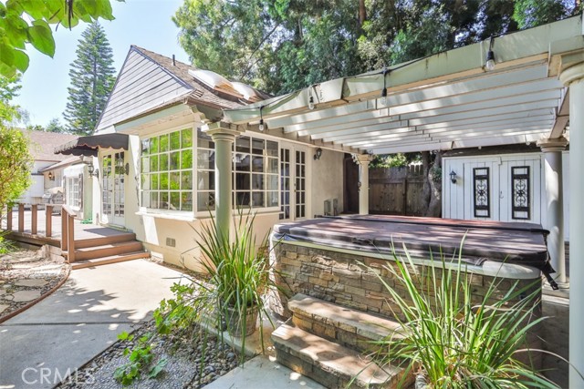 4928 Willowcrest Avenue