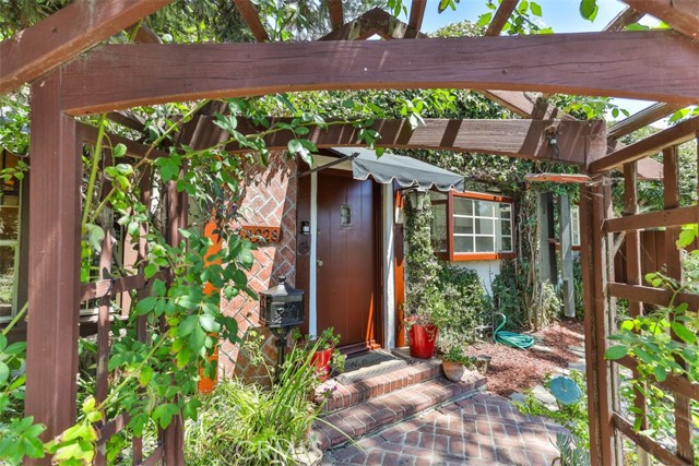 4928 Willowcrest Avenue