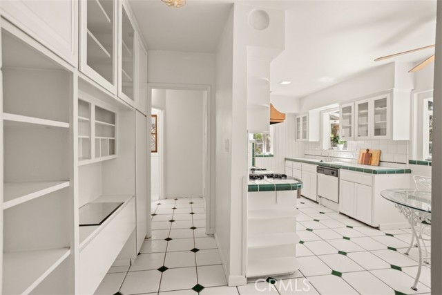 4928 Willowcrest Avenue