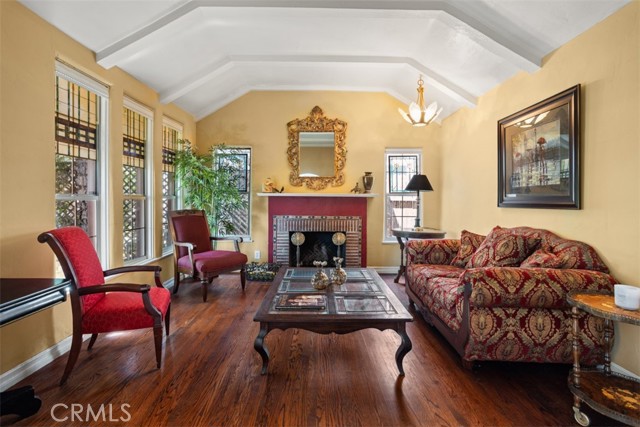 4928 Willowcrest Avenue