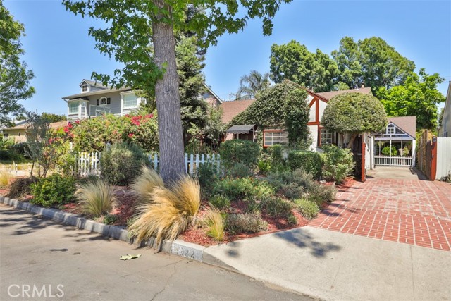 4928 Willowcrest Avenue