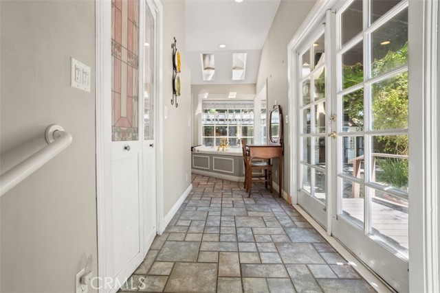 4928 Willowcrest Avenue