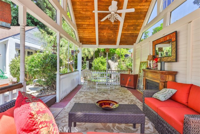 4928 Willowcrest Avenue