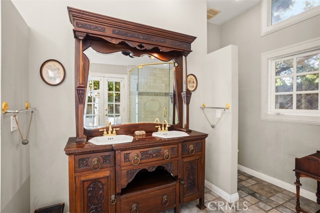 4928 Willowcrest Avenue