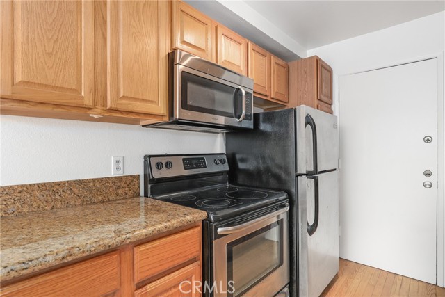 525 N Sycamore AVE Unit: 330