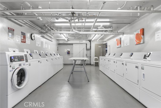 525 N Sycamore AVE Unit: 330