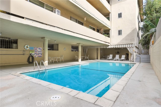 525 N Sycamore AVE Unit: 330