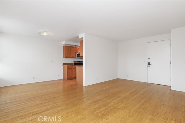 525 N Sycamore AVE Unit: 330