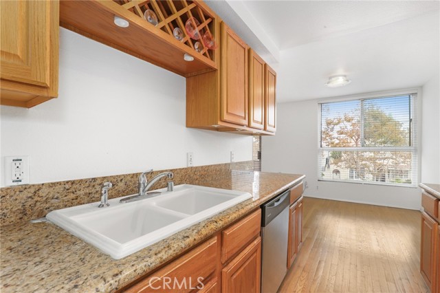 525 N Sycamore AVE Unit: 330