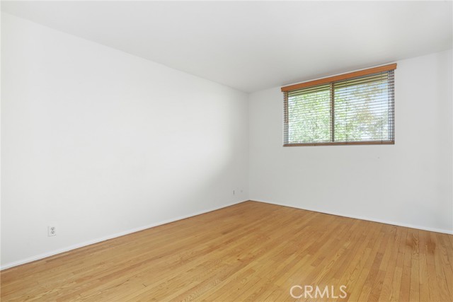 525 N Sycamore AVE Unit: 330