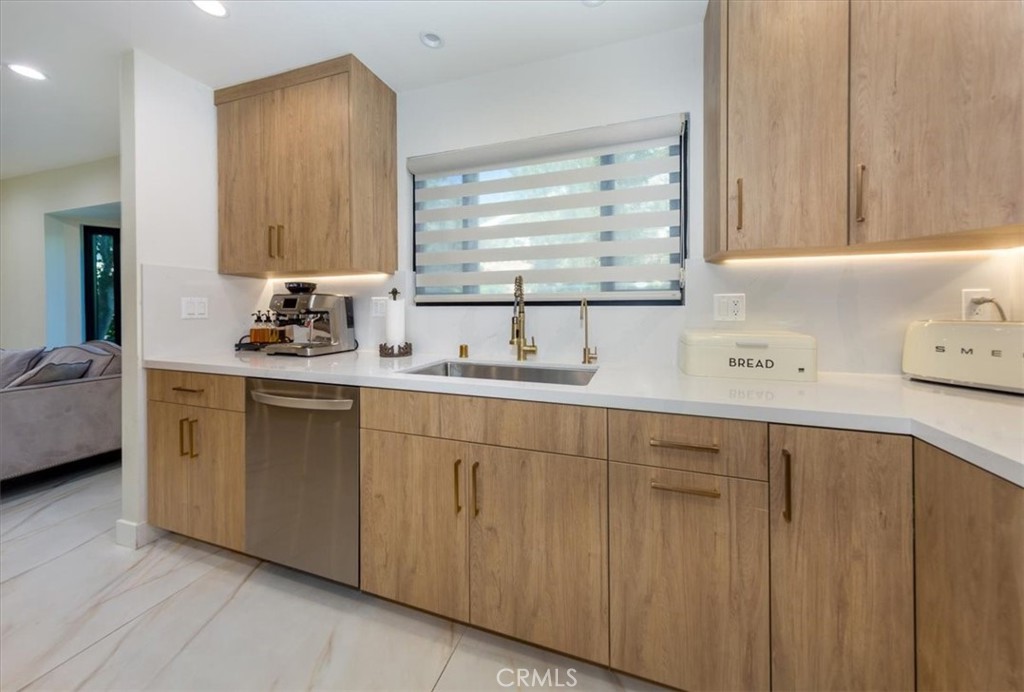 16901 Pineridge