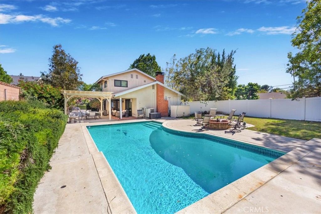 16901 Pineridge