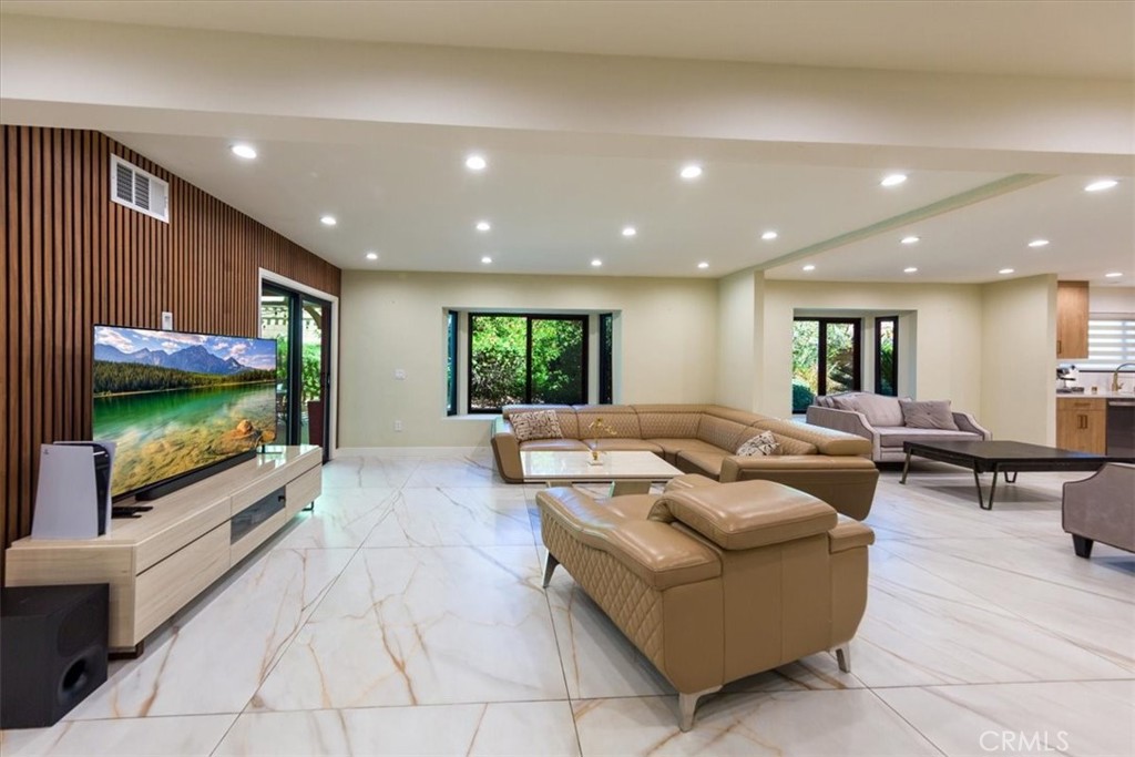 16901 Pineridge