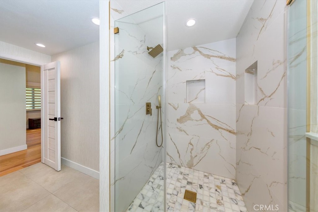16901 Pineridge
