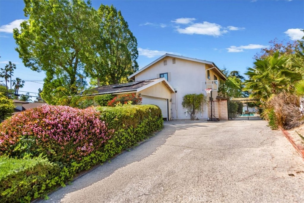16901 Pineridge