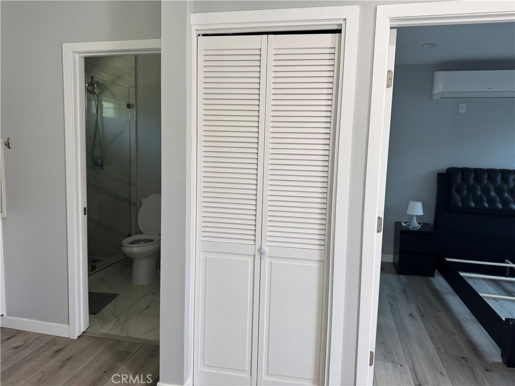 11406 Collett