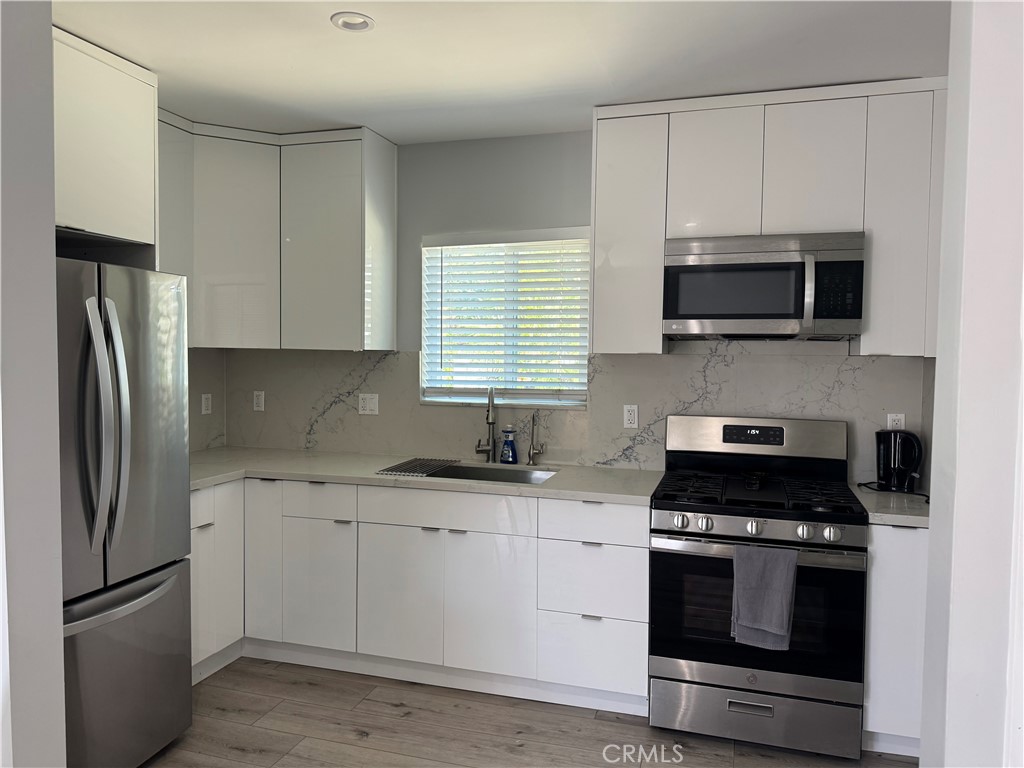 11406 Collett