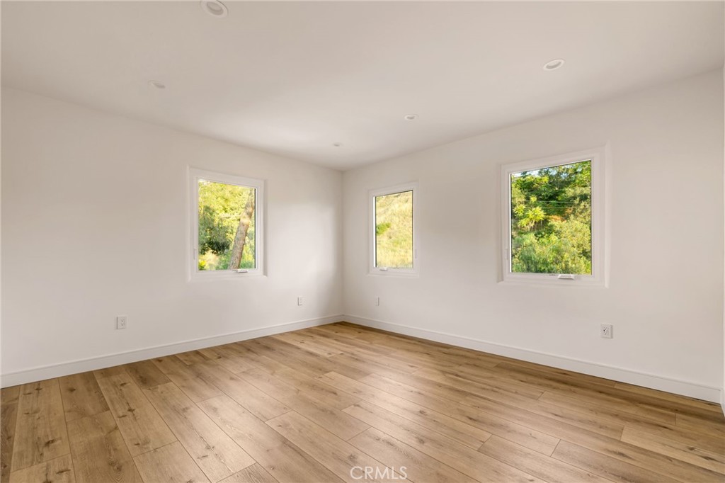 11111 Tujunga Canyon