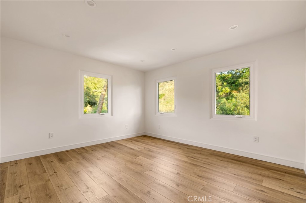 11111 Tujunga Canyon