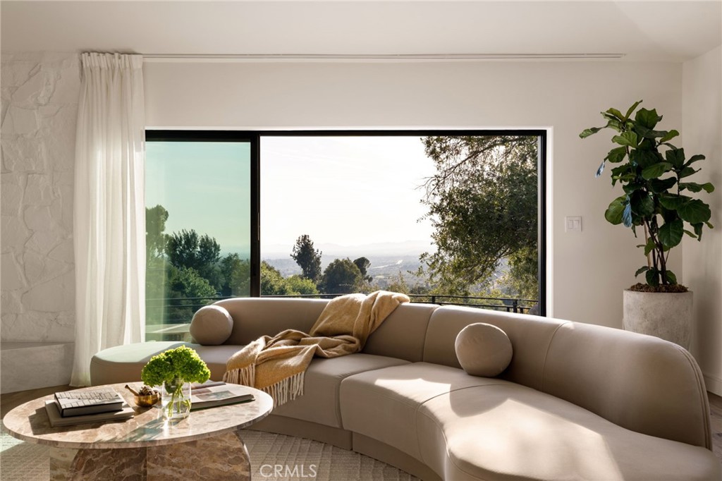 11111 Tujunga Canyon