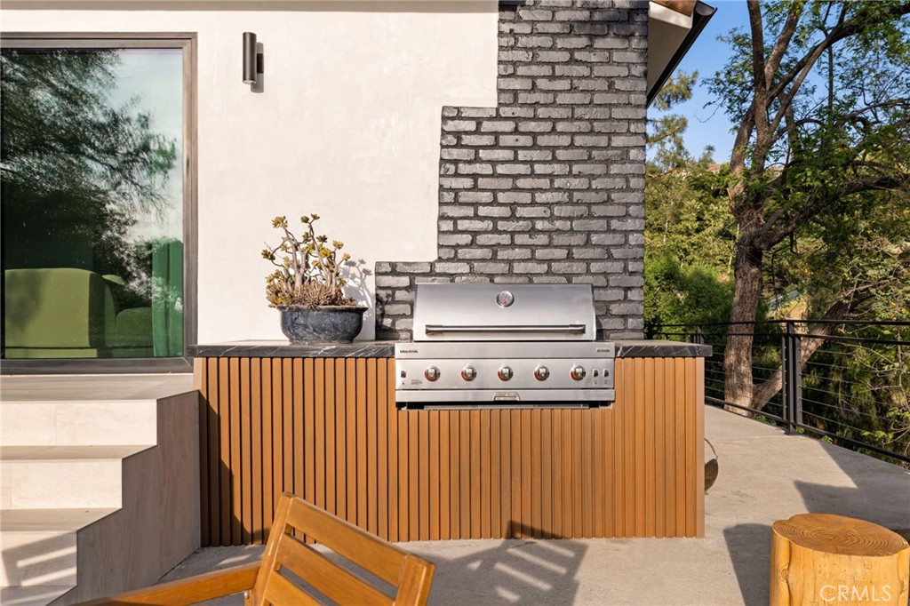 11111 Tujunga Canyon