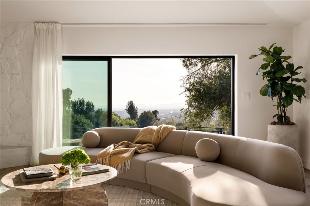11111 Tujunga Canyon