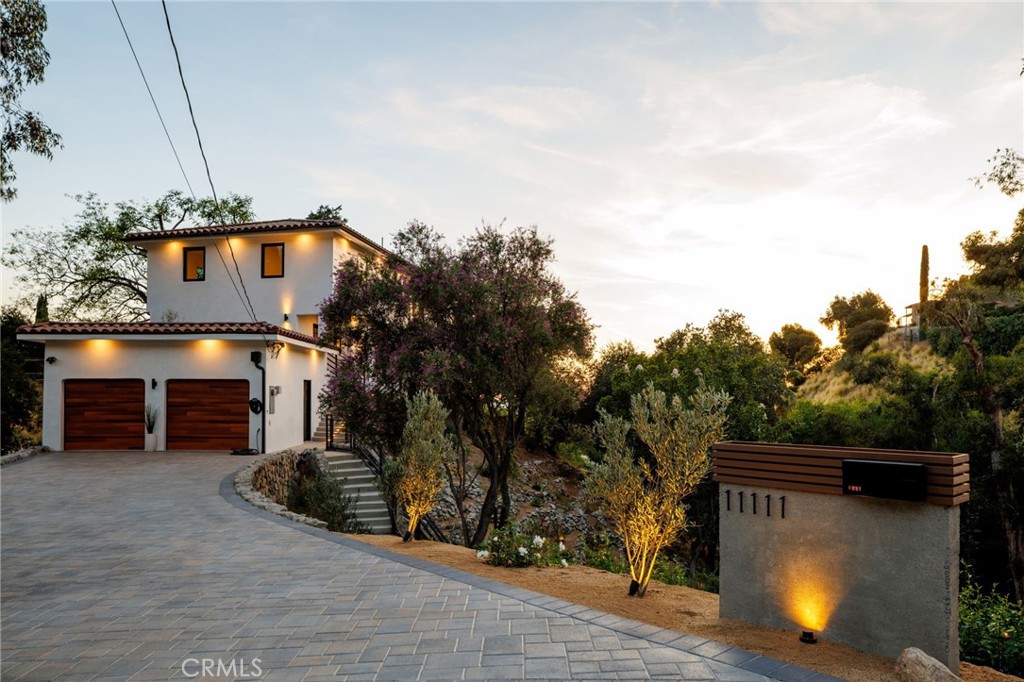 11111 Tujunga Canyon