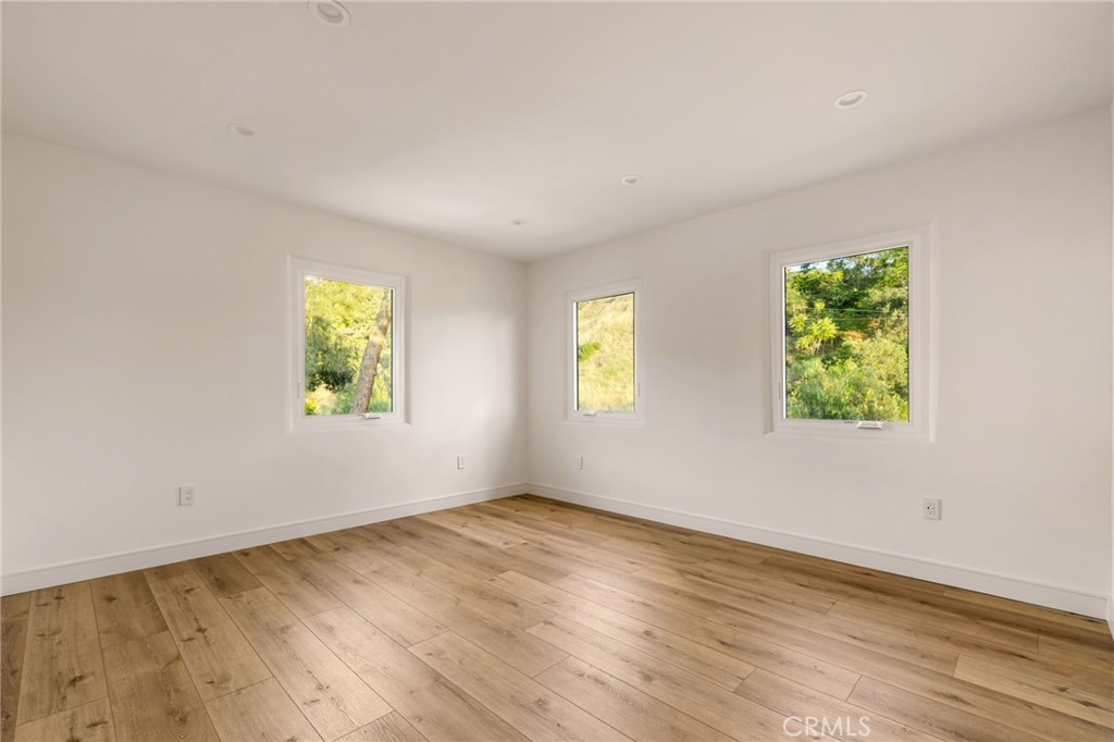 11111 Tujunga Canyon