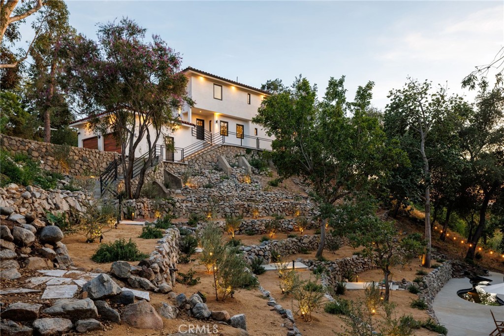11111 Tujunga Canyon
