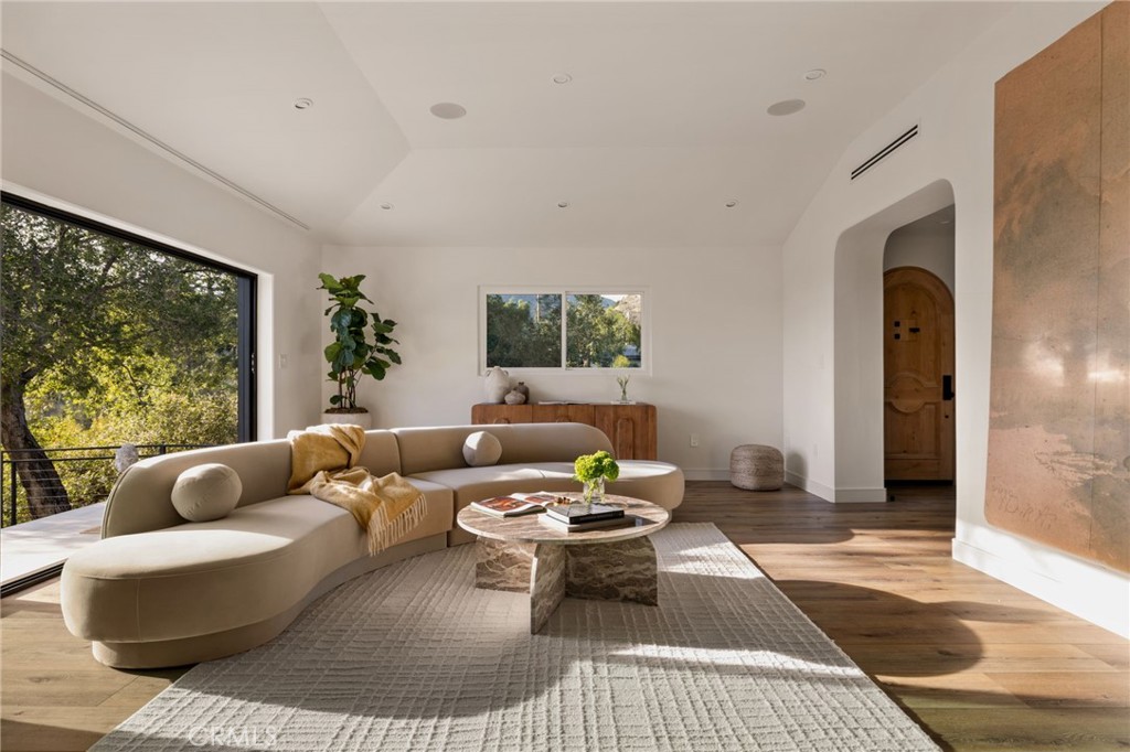 11111 Tujunga Canyon