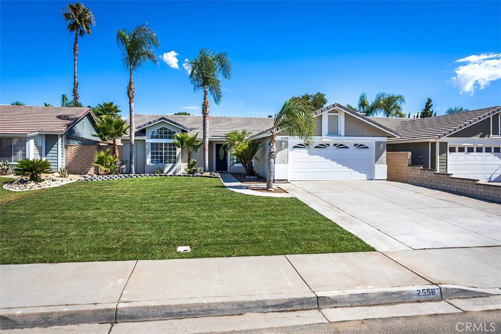 2558 W Montecito Drive