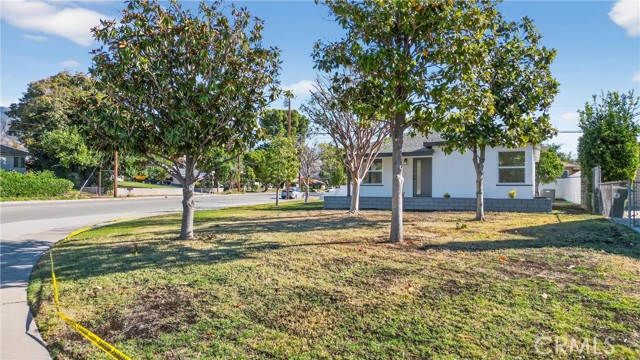 3661 N Arrowhead Ave