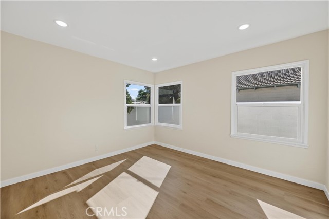 3661 N Arrowhead Ave