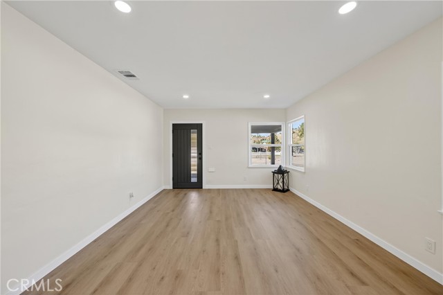 3661 N Arrowhead Ave