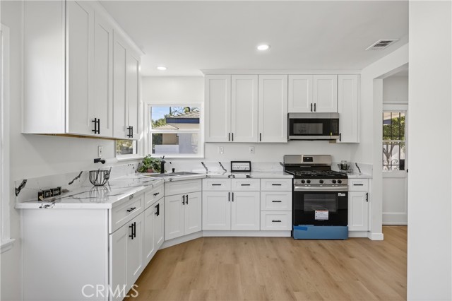 3661 N Arrowhead Ave