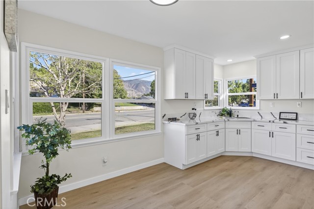 3661 N Arrowhead Ave