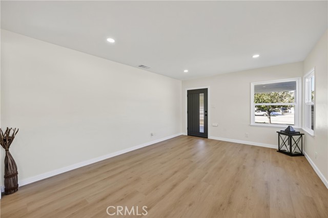 3661 N Arrowhead Ave