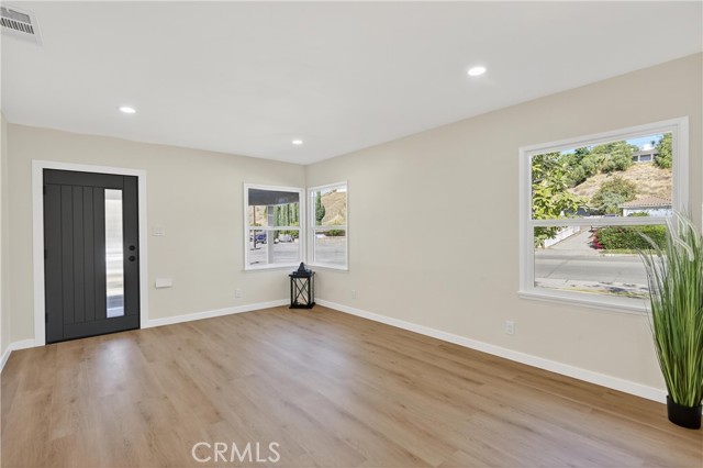 3661 N Arrowhead Ave