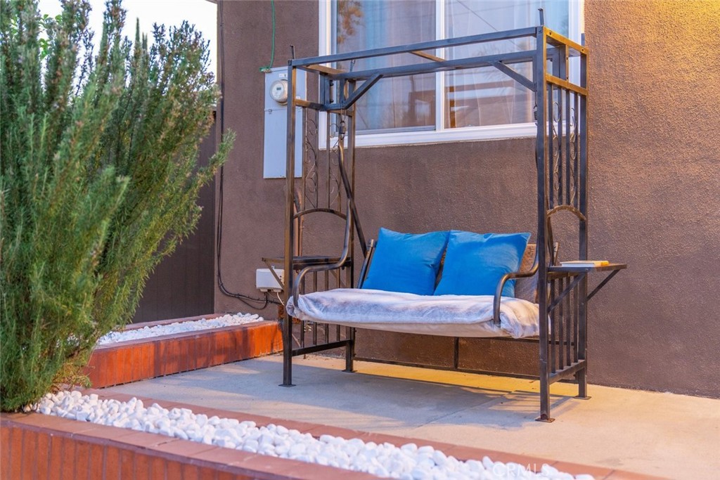 6954 Woodlake Avenue