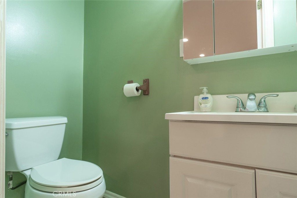 6954 Woodlake Avenue