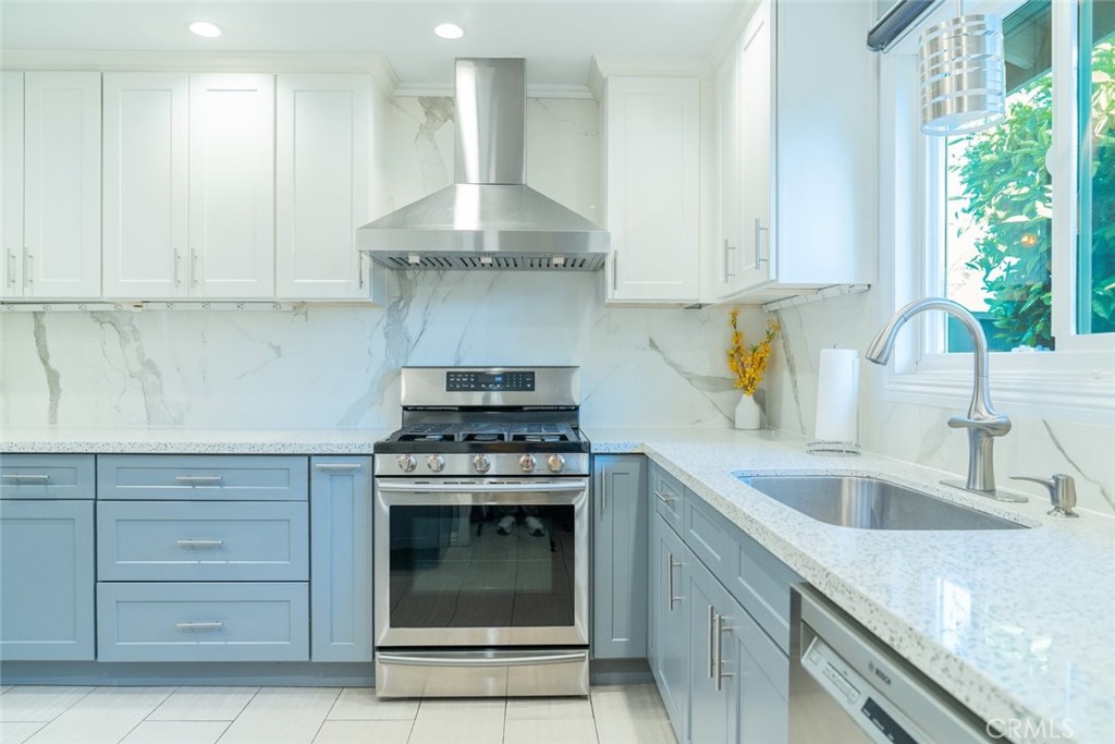 6954 Woodlake Avenue