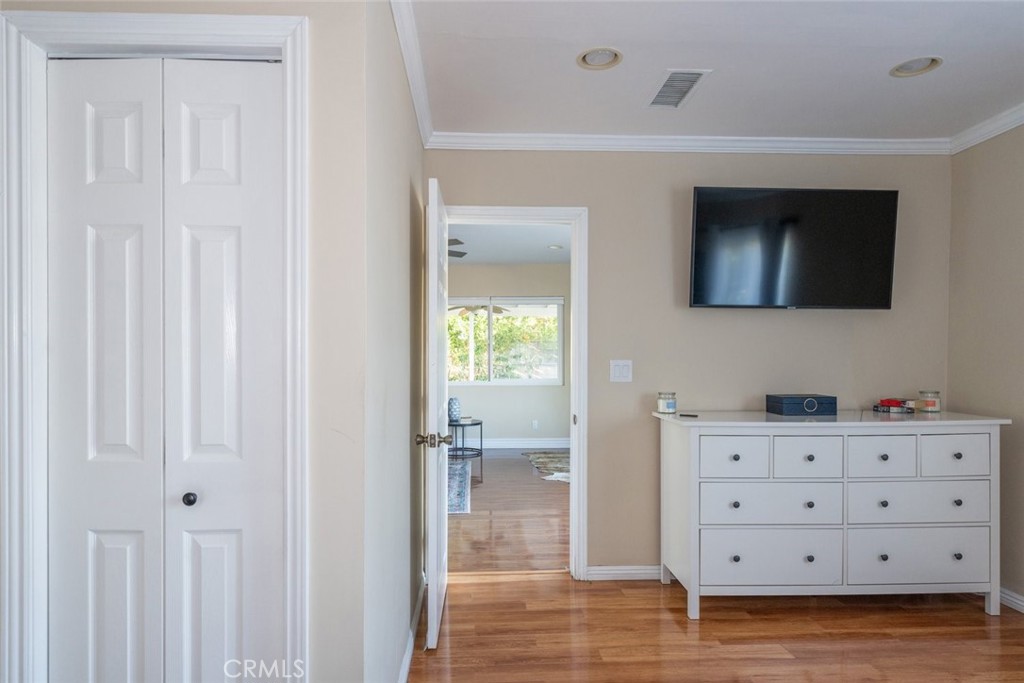 6954 Woodlake Avenue