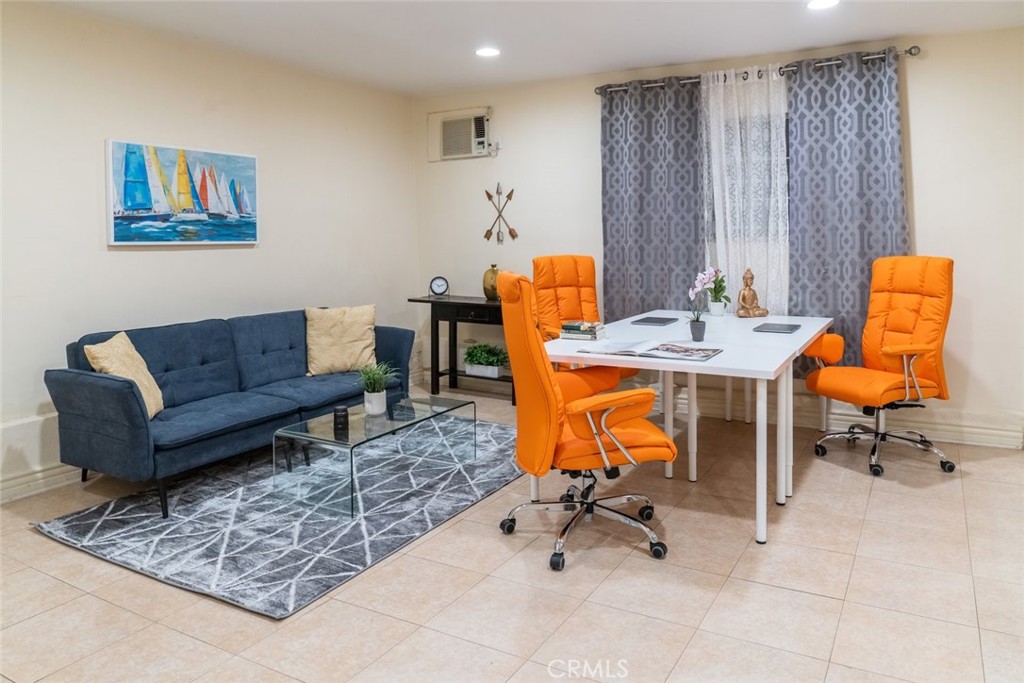 6954 Woodlake Avenue