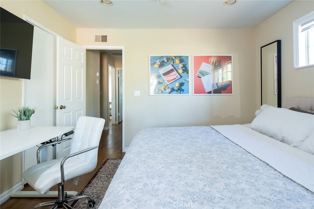 6954 Woodlake Avenue