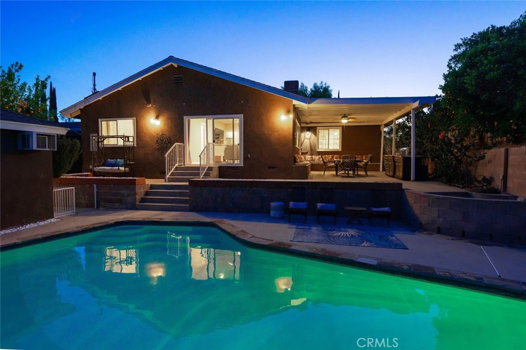 6954 Woodlake Avenue