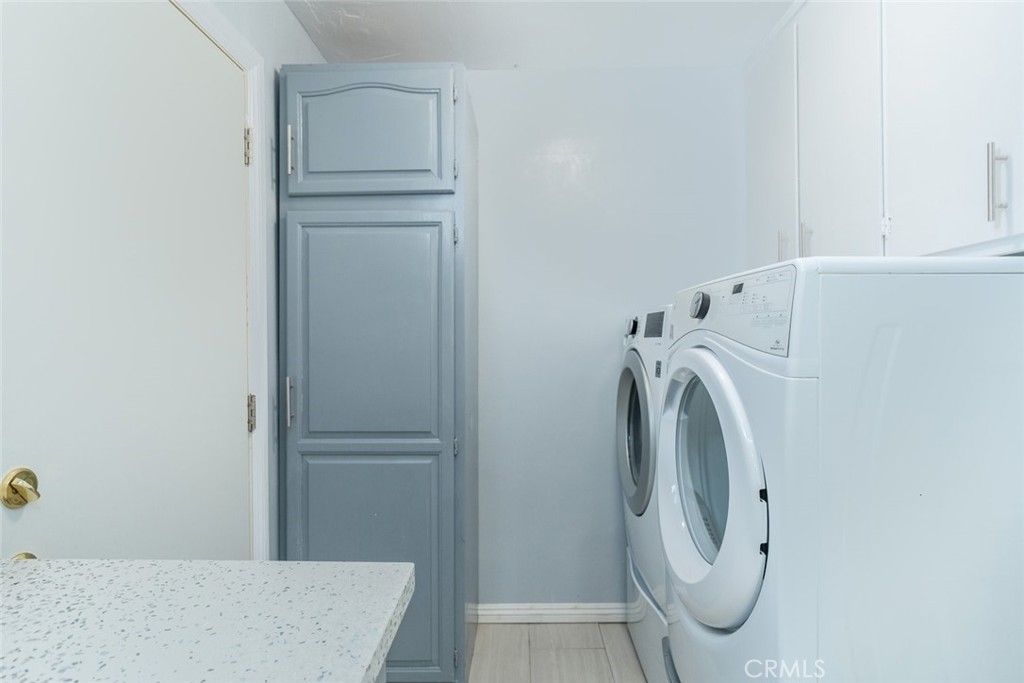 6954 Woodlake Avenue