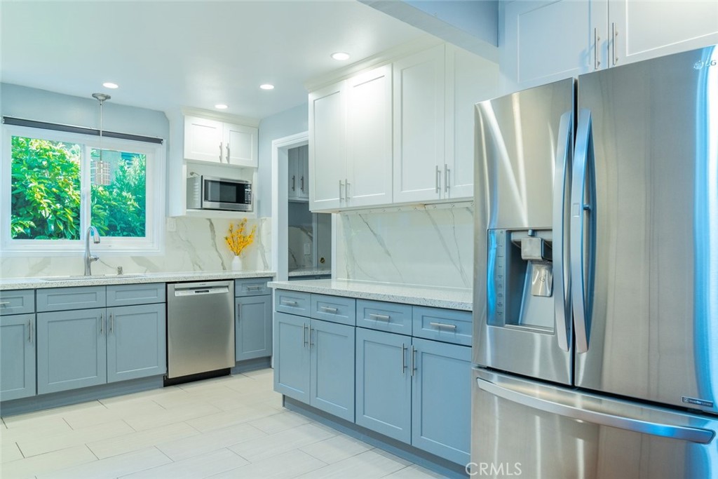 6954 Woodlake Avenue