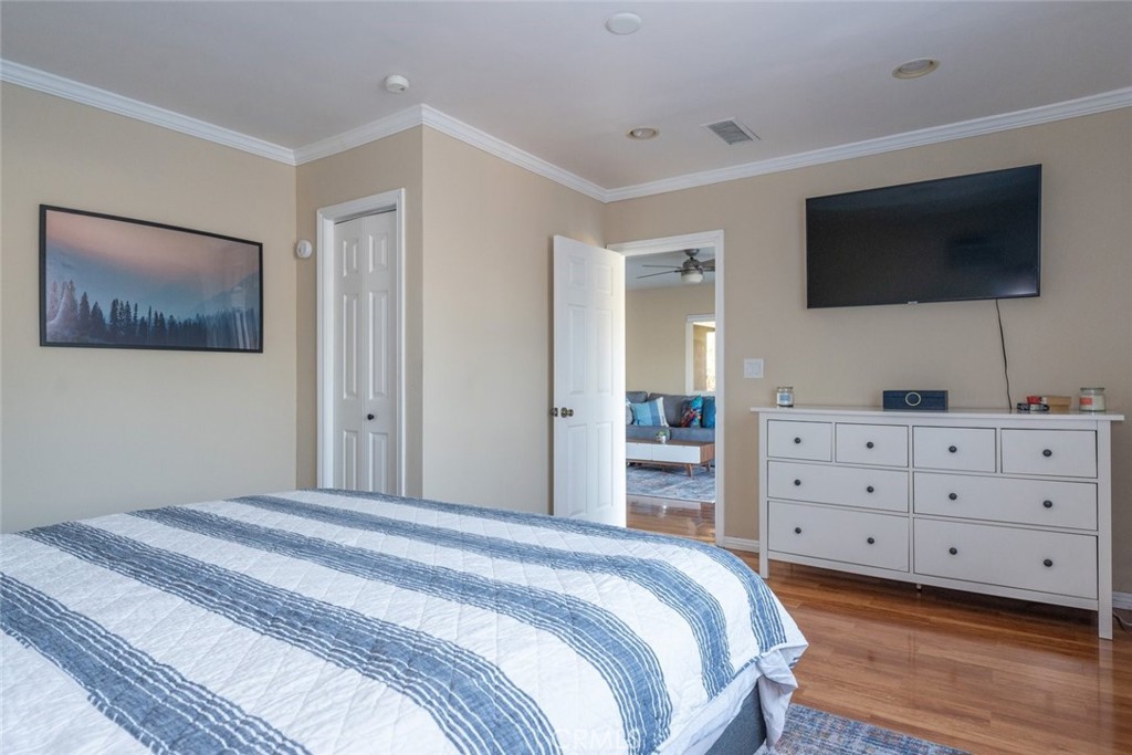 6954 Woodlake Avenue